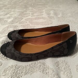 Coach Chelsea ballet flat in blk size 8.5